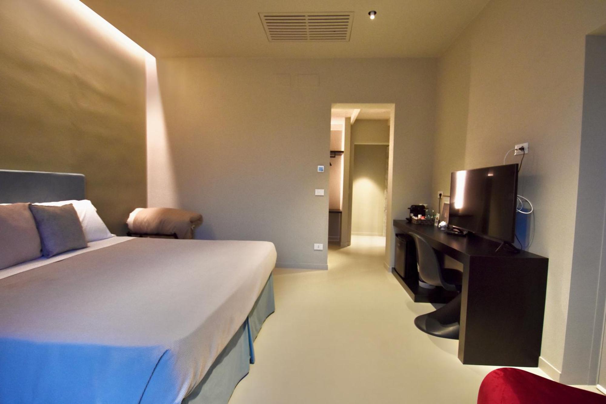 Mpiut - Housea Hotel โปลีญาโนอามาเร ภายนอก รูปภาพ