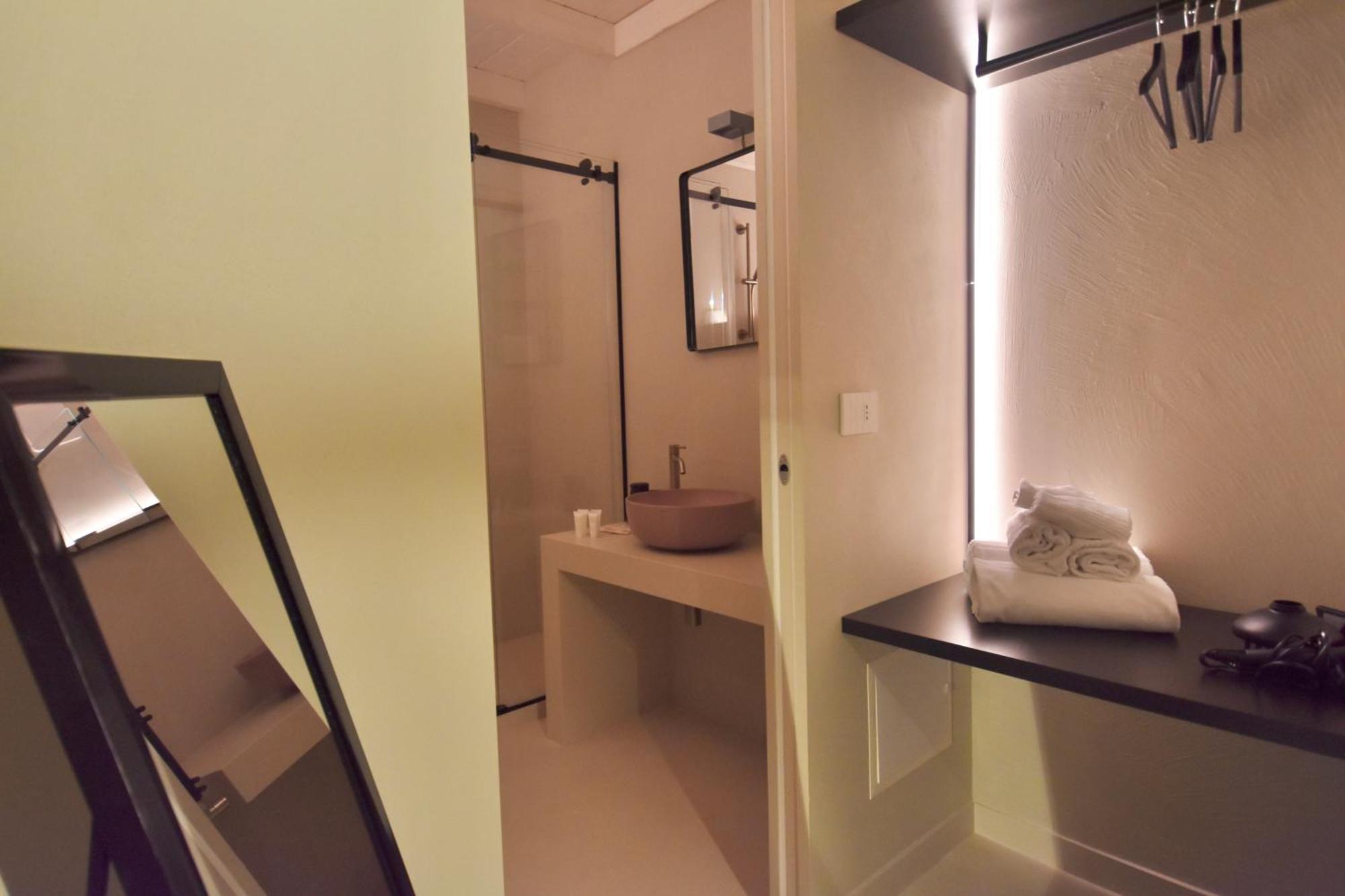 Mpiut - Housea Hotel โปลีญาโนอามาเร ภายนอก รูปภาพ